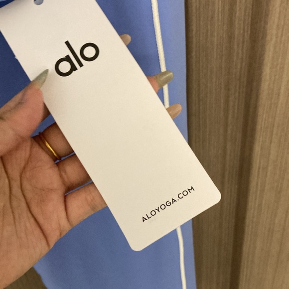 ALO Yoga Women’s Blue Sports Bra Set - Picture 13 of 13